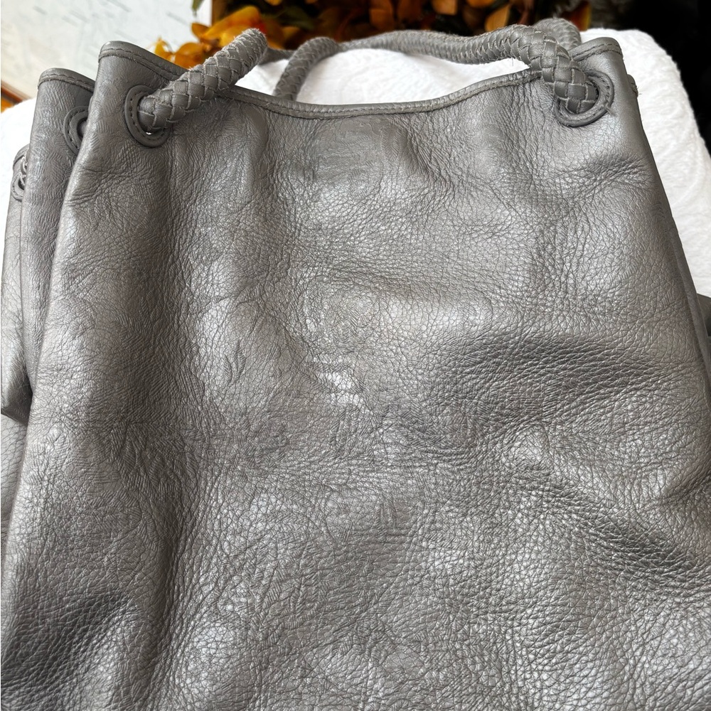 Eileen West Bag Elegant Silver Leather Tote Bag - Picture 2 of 14